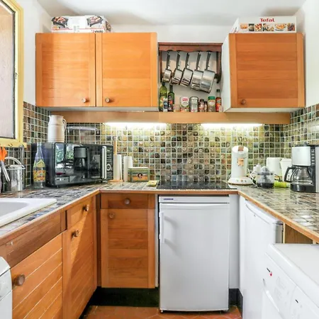 펜션 Maison Confortable Pres Des Plages De Saint-raphael *